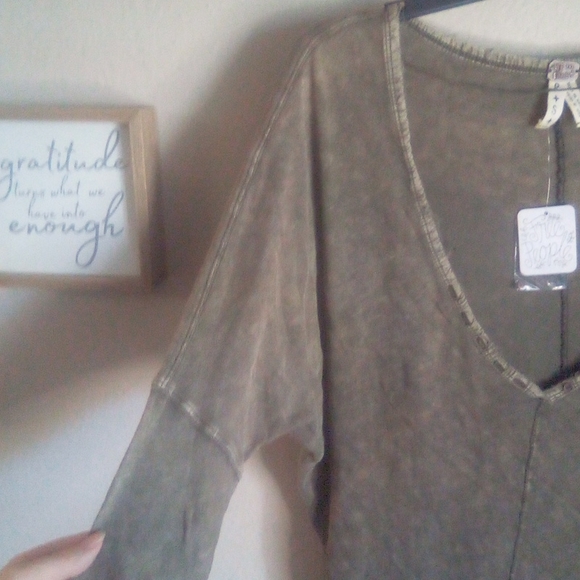 New Free People Santa Cruz Henley Distressed Acid Wash Lagenlook Style Shirt Top - Picture 4 of 16